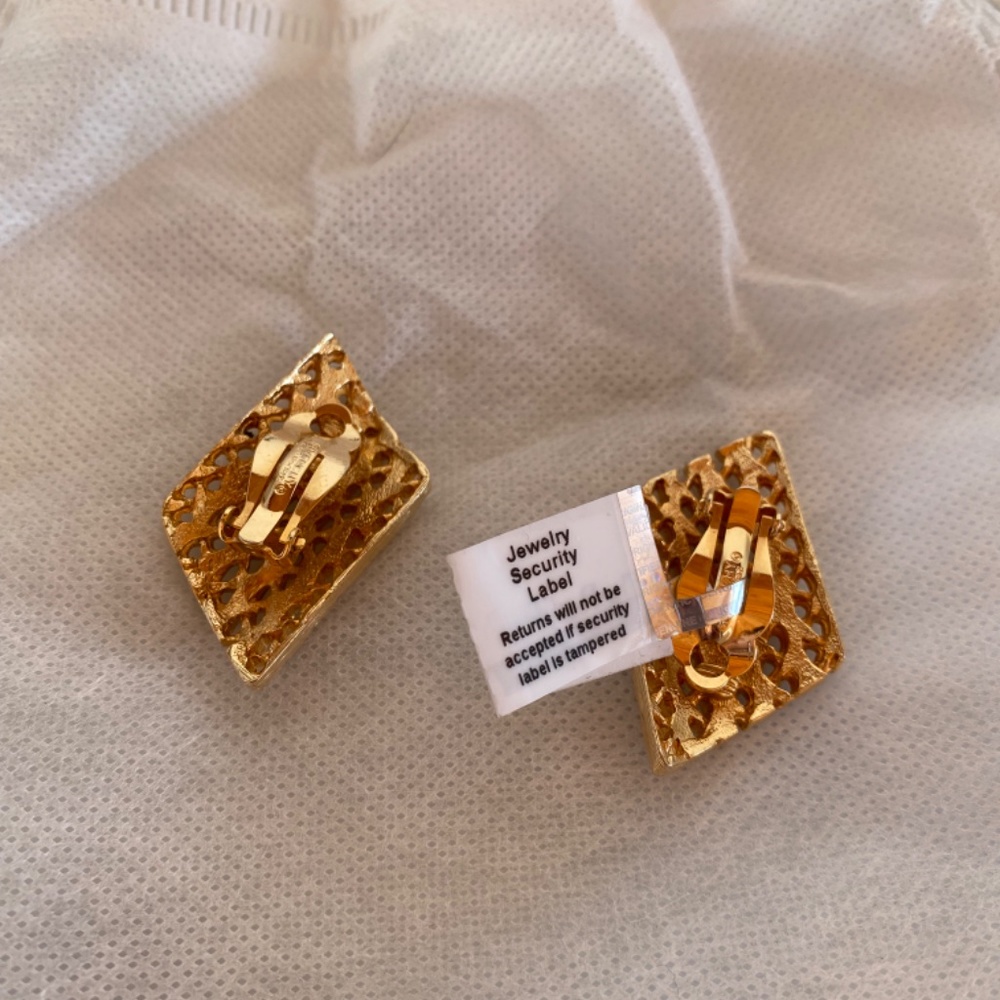 Givenchy mesh clip on earrings - Picture 6 of 9